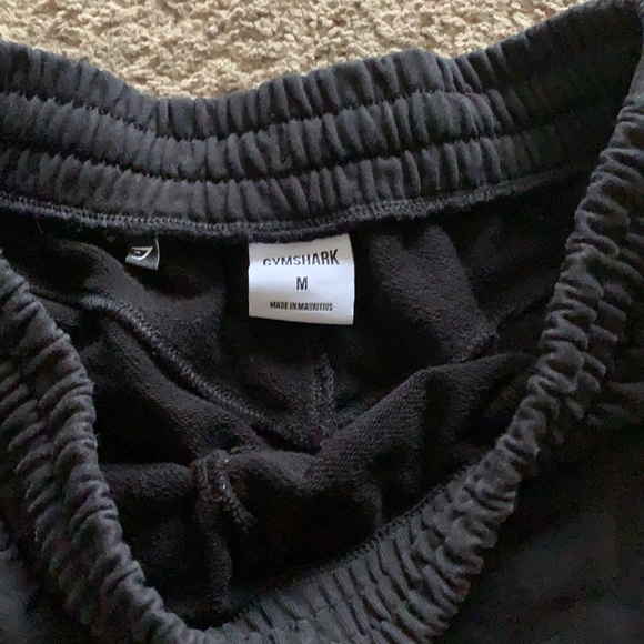 Gymshark throw on shorts M - Picture 2 of 3